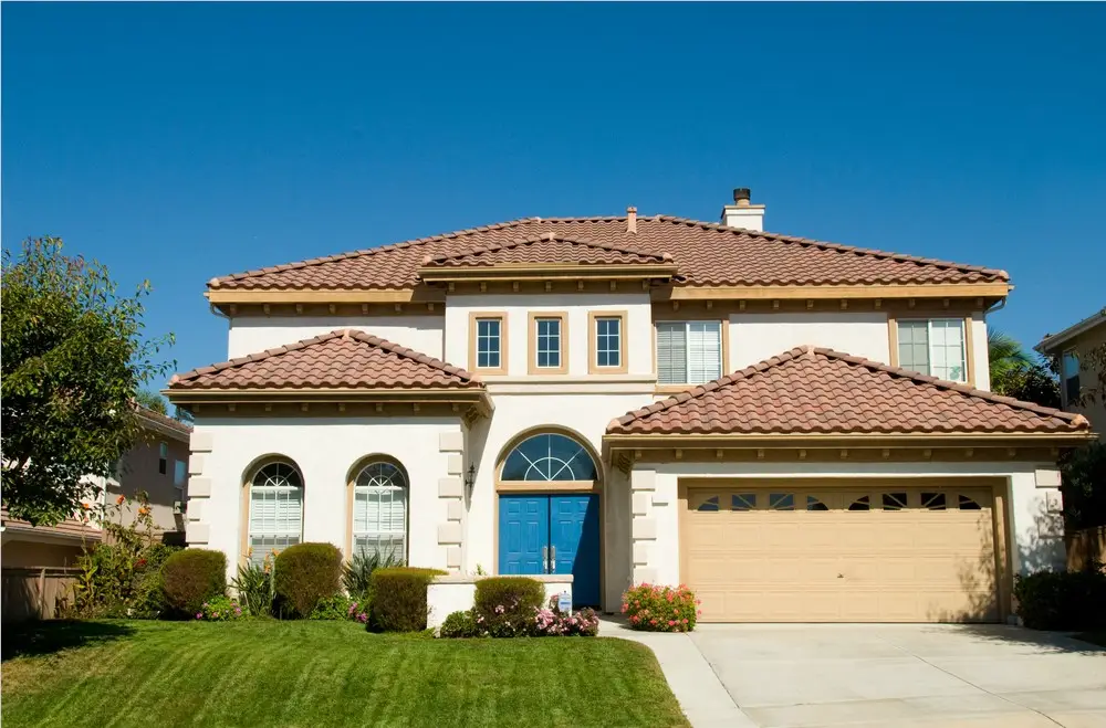 7 Critical Signs You Need a Roof Replacement: A Smart Homeowner's Guide