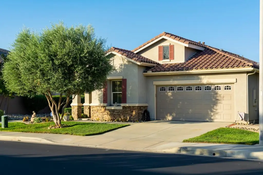 8 Things to Know About SoCal Roof Replacement Services